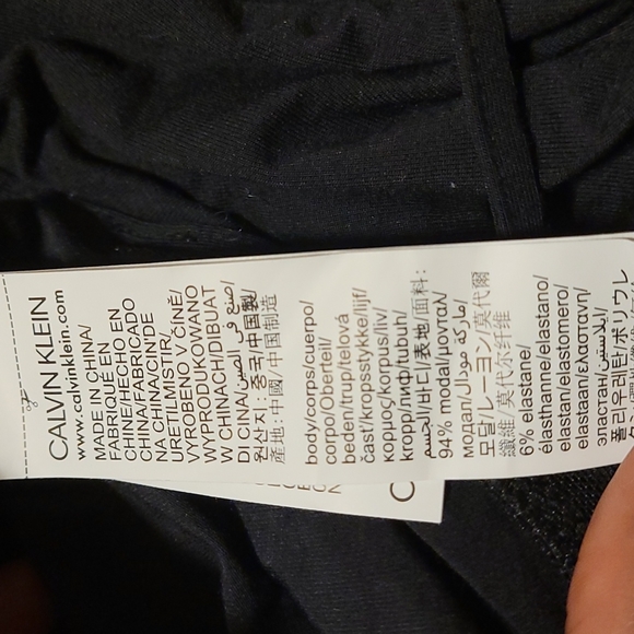 NWT Calvin Klein sculpted camisole in Black - Small - Picture 9 of 9